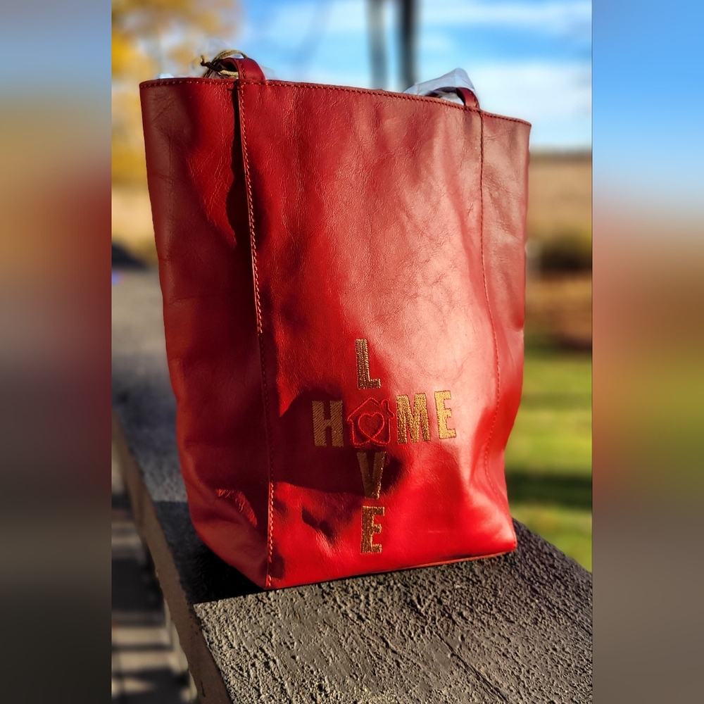 HOBO Giving Tote